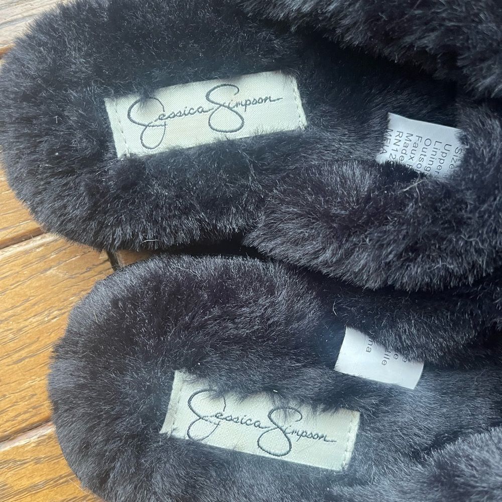 Jessica Simpson faux fur bedroom shoes - Picture 2 of 4